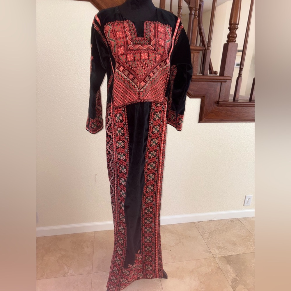 Hand Embroidered tatreez thob thoub thobe
Palestinian dress